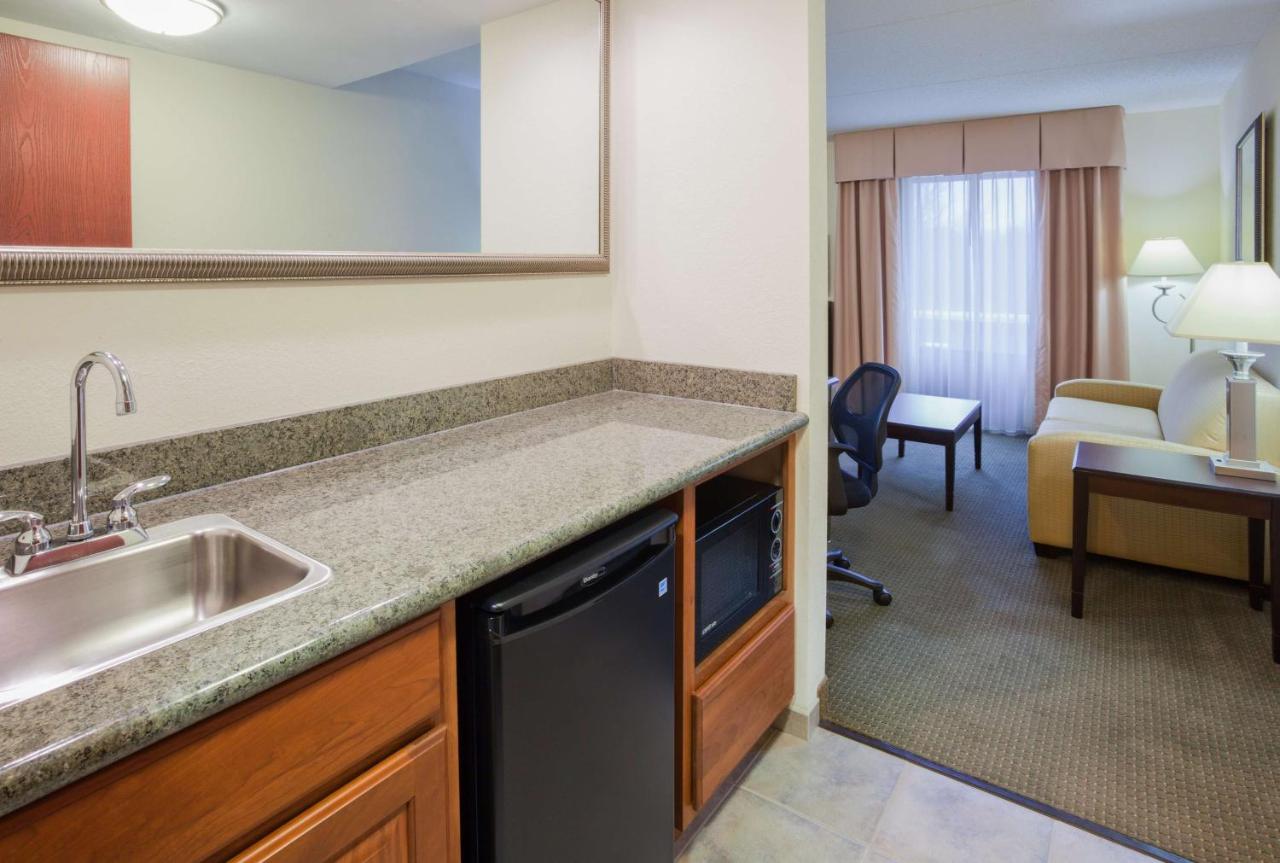 Studio Queen Suite with Sofa Bed - Non-Smoking at Hampton Inn & Suites Lino Lakes