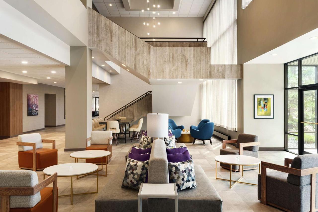 | DoubleTree by Hilton St. Paul, MN