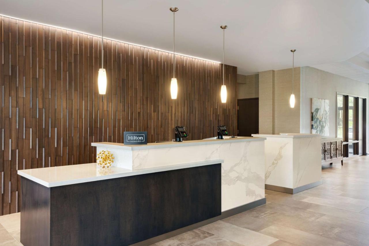 | DoubleTree by Hilton St. Paul, MN