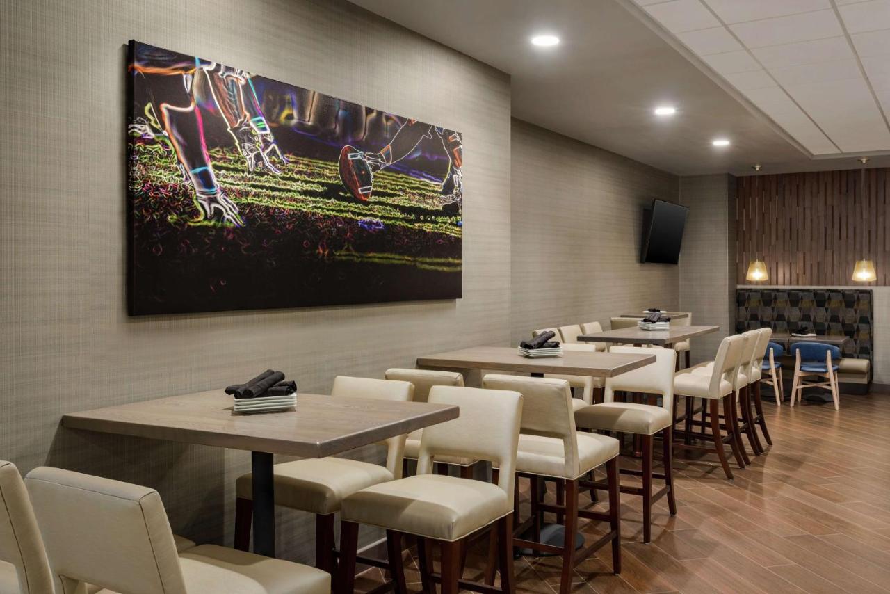 | DoubleTree by Hilton St. Paul, MN