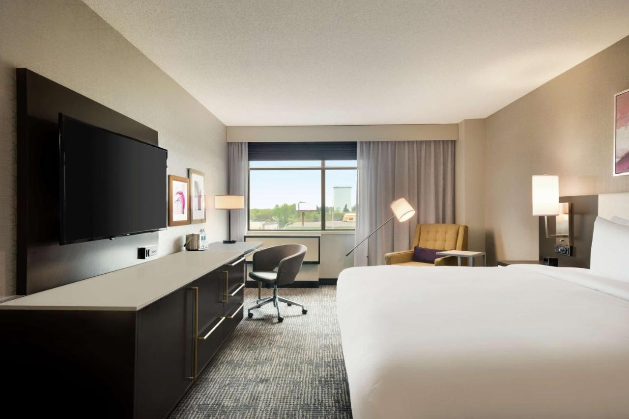 | DoubleTree by Hilton St. Paul, MN