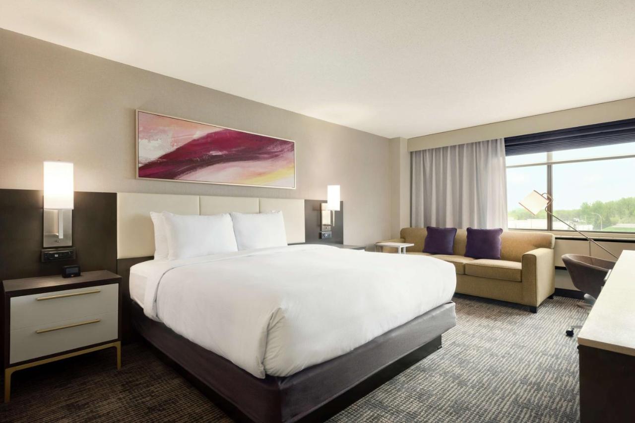| DoubleTree by Hilton St. Paul, MN
