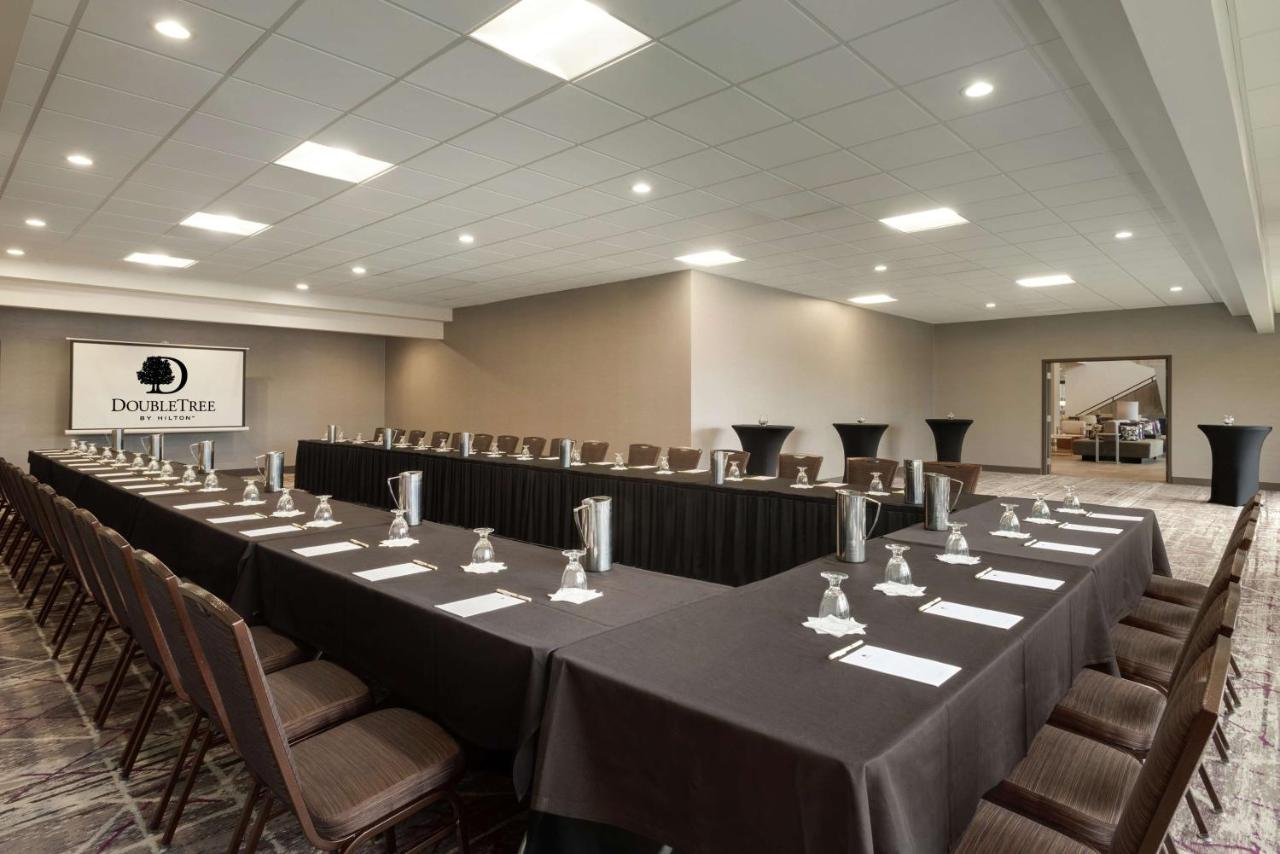 | DoubleTree by Hilton St. Paul, MN