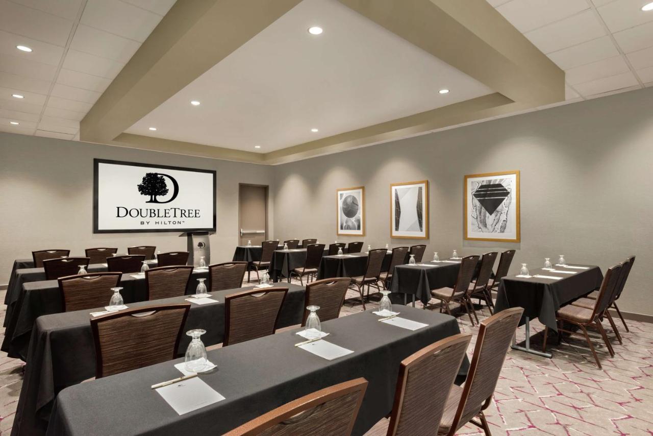 | DoubleTree by Hilton St. Paul, MN