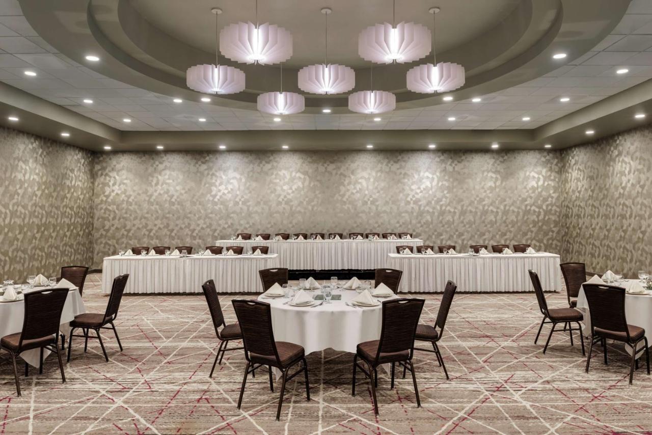 | DoubleTree by Hilton St. Paul, MN