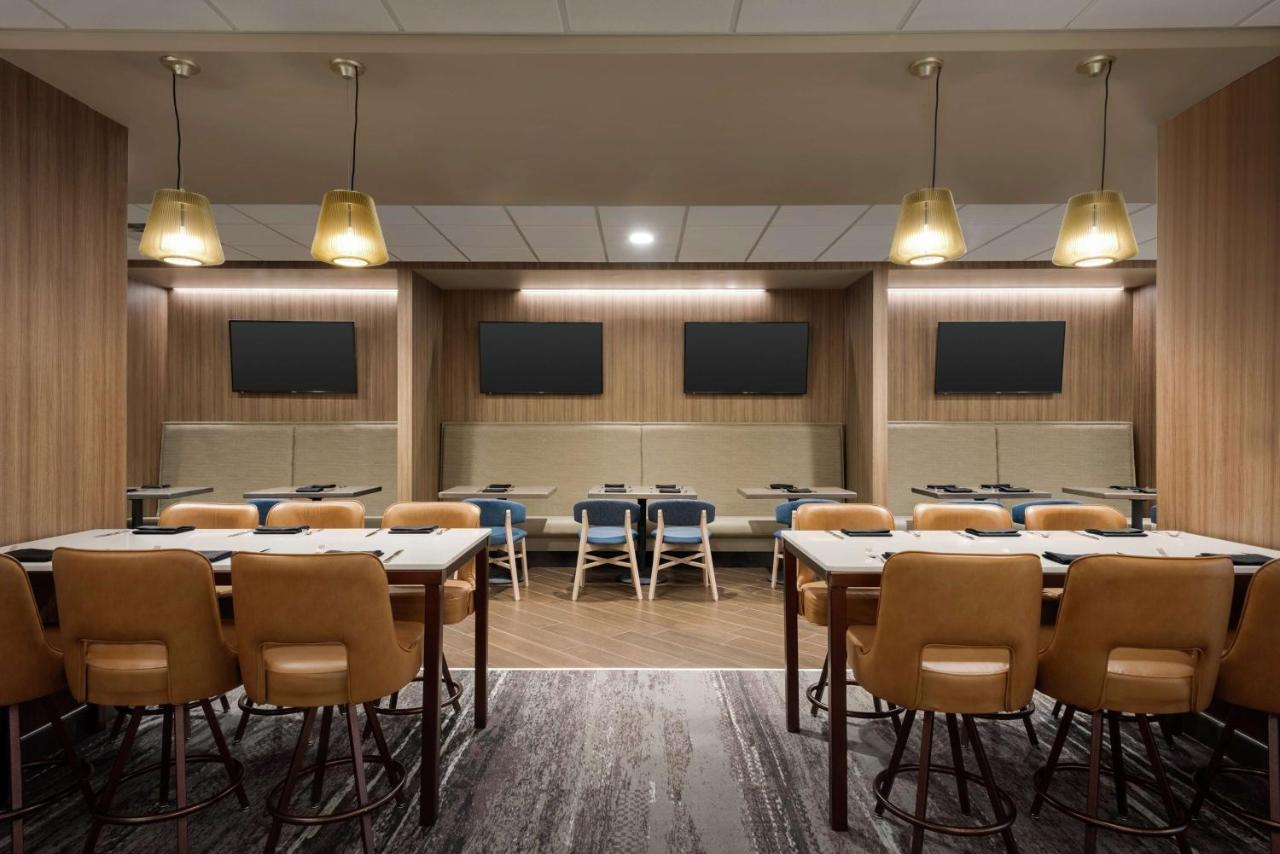 | DoubleTree by Hilton St. Paul, MN