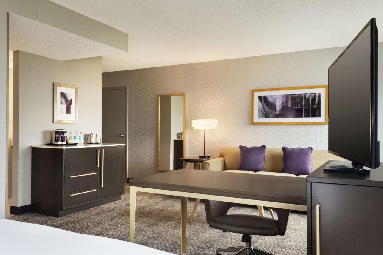 | DoubleTree by Hilton St. Paul, MN