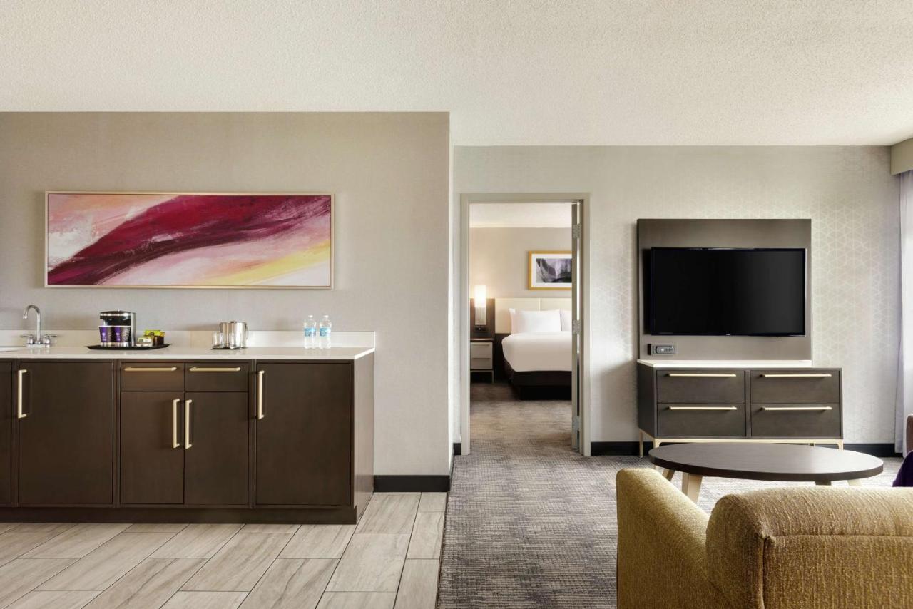 | DoubleTree by Hilton St. Paul, MN