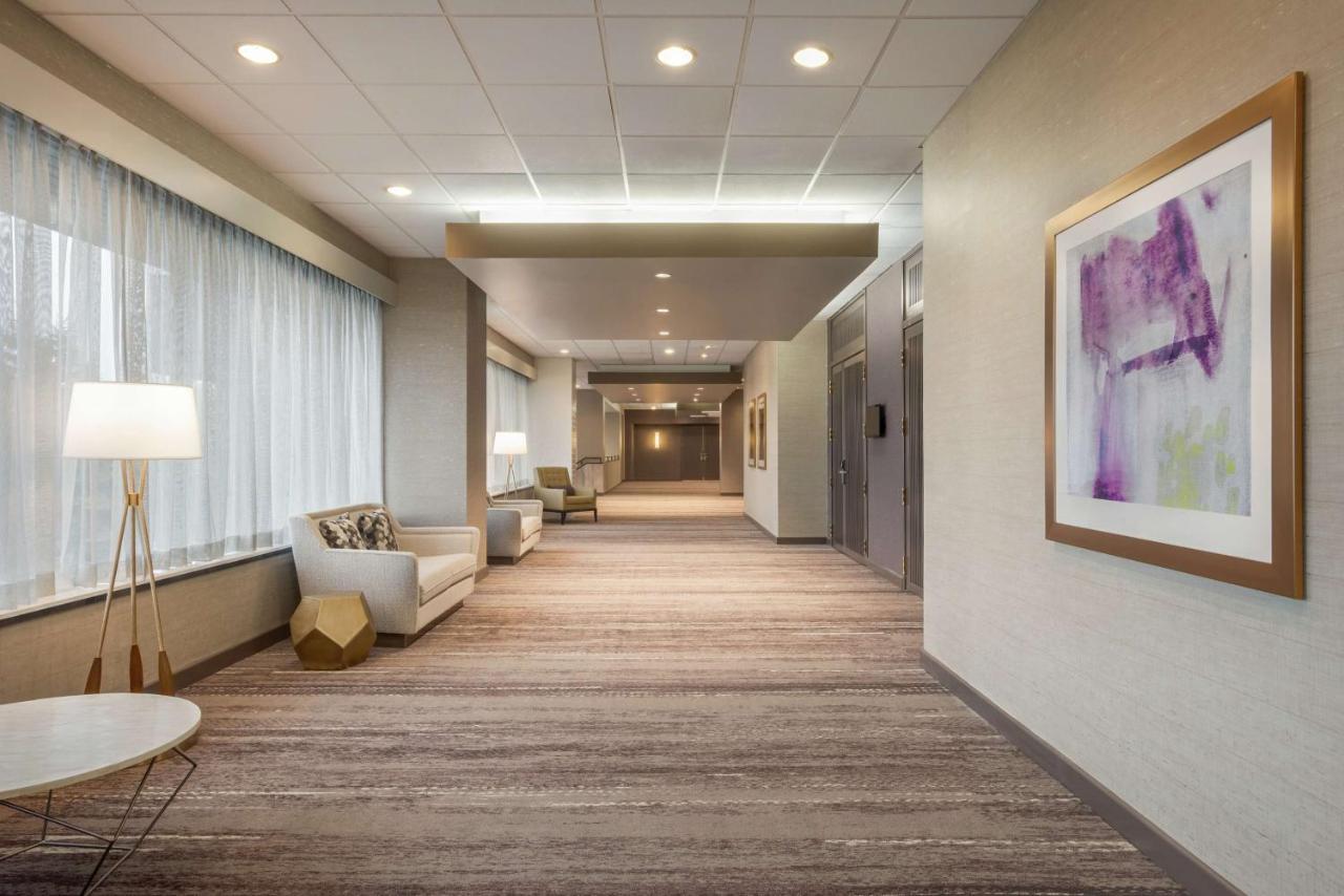 | DoubleTree by Hilton St. Paul, MN