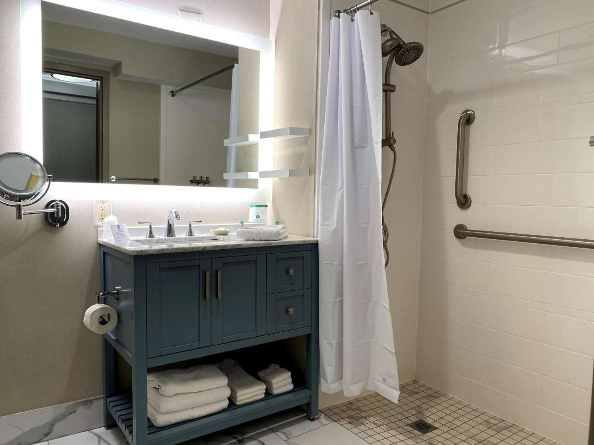 Queen Room with Two Queen Beds - Disability Access/Non Smoking at The Hub Murray Hill, BW Premier Collection