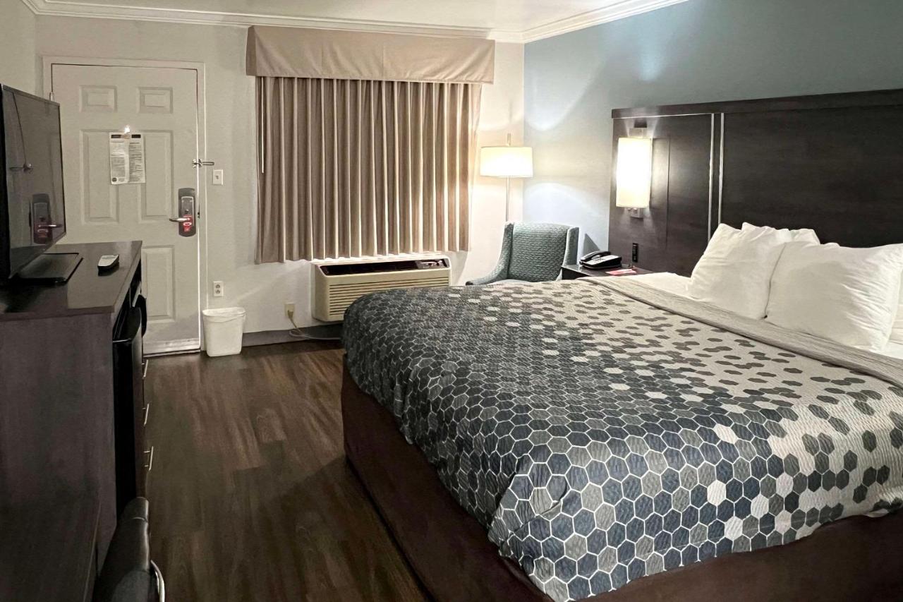 King Room - Non-Smoking at Econo Lodge Byron - Warner Robins
