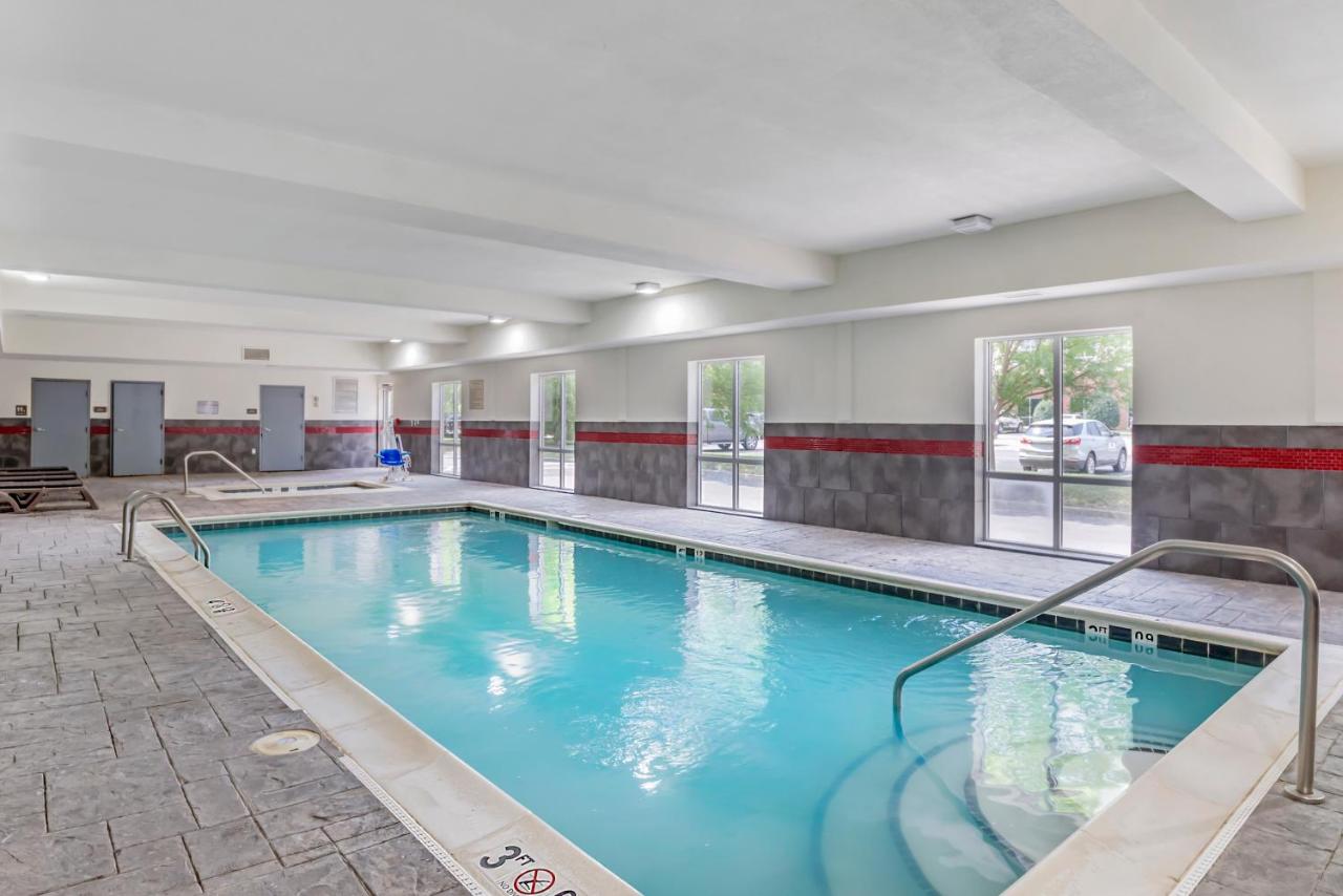| Comfort Suites at Virginia Center Commons