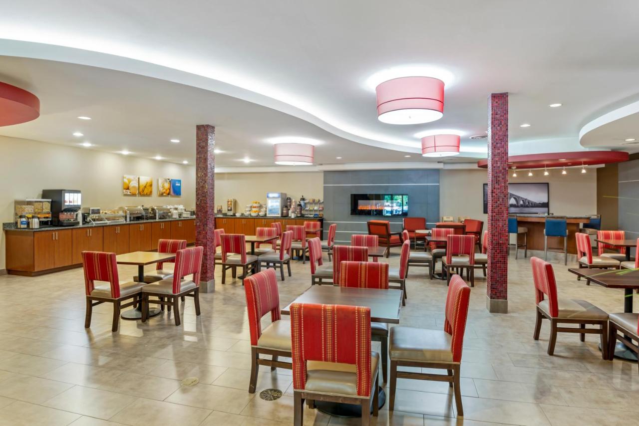 | Comfort Suites at Virginia Center Commons