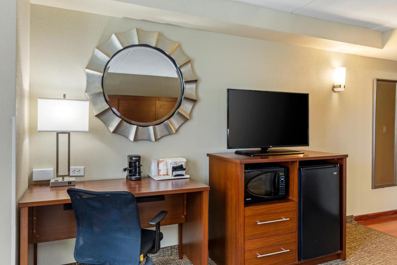 | Comfort Suites at Virginia Center Commons