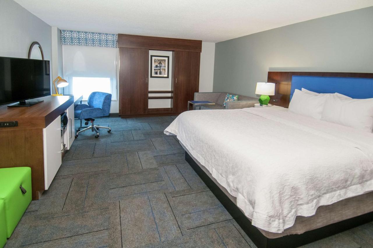 King Study with Sofa Bed - Non-Smoking at Hampton Inn Metairie