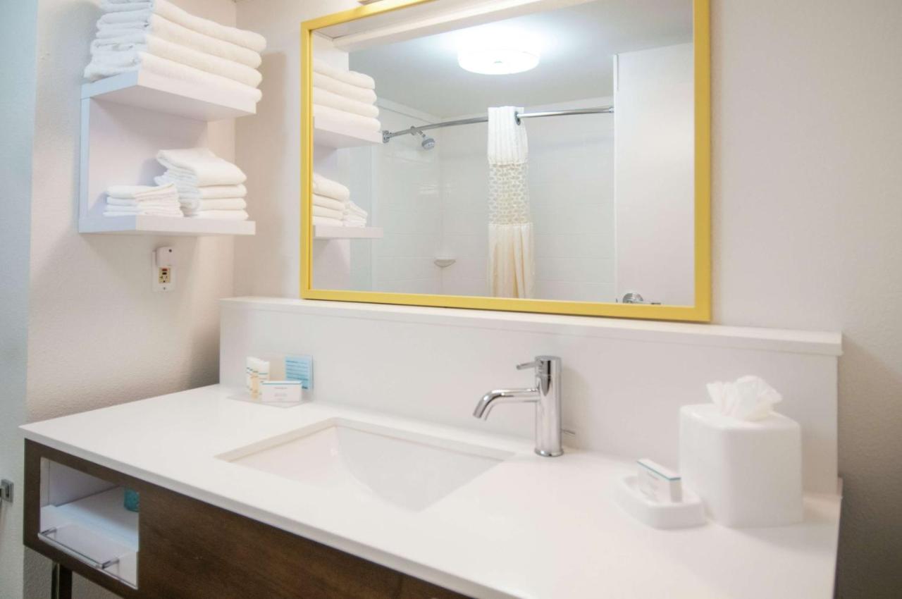 Queen Room - Non-Smoking at Hampton Inn Metairie