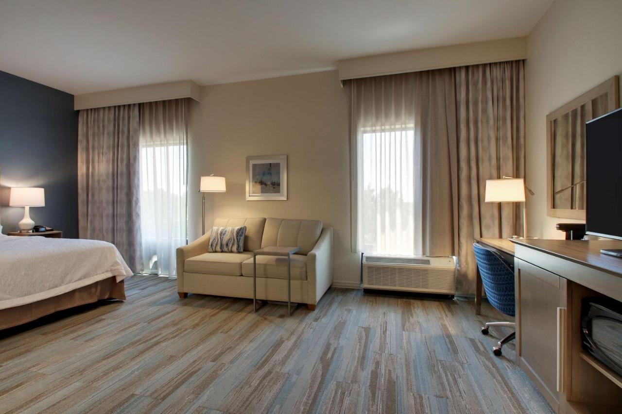 King Room with Roll-In Shower - Mobility/Hearing Accessible - Non-Smoking at Hampton Inn Sneads Ferry North Topsail Beach