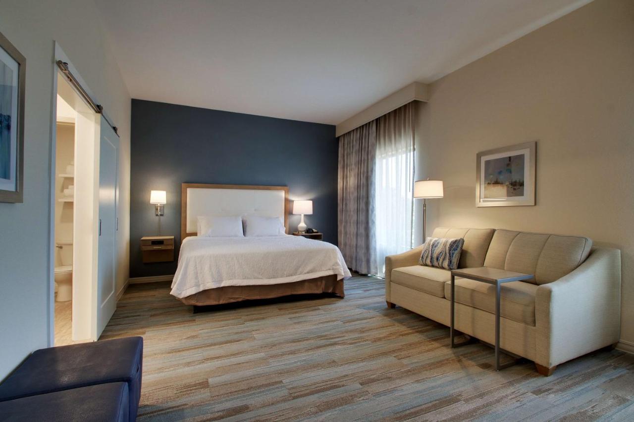 King Room with Roll-In Shower - Mobility/Hearing Accessible - Non-Smoking at Hampton Inn Sneads Ferry North Topsail Beach