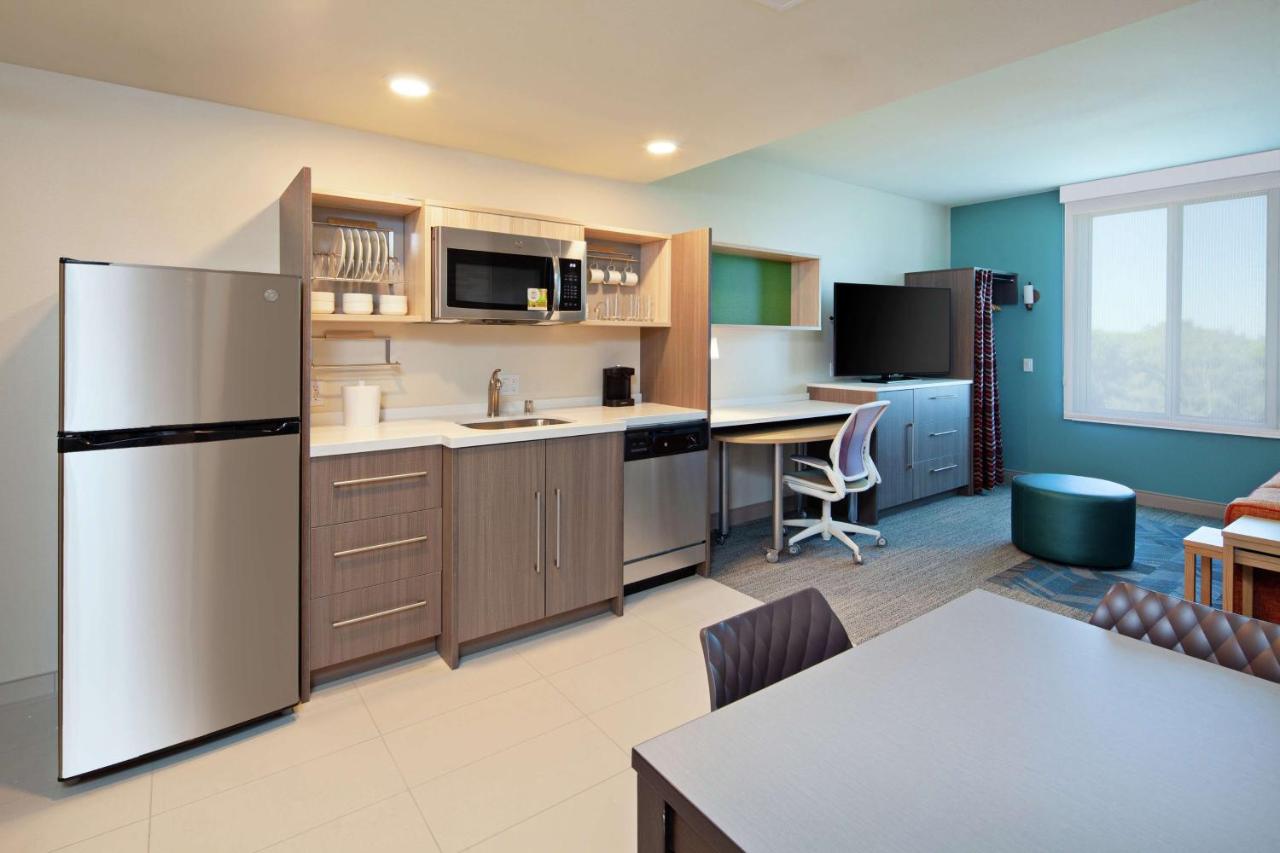 One-Bedroom King Suite - Non-Smoking at Home2 Suites by Hilton Alameda Oakland Airport