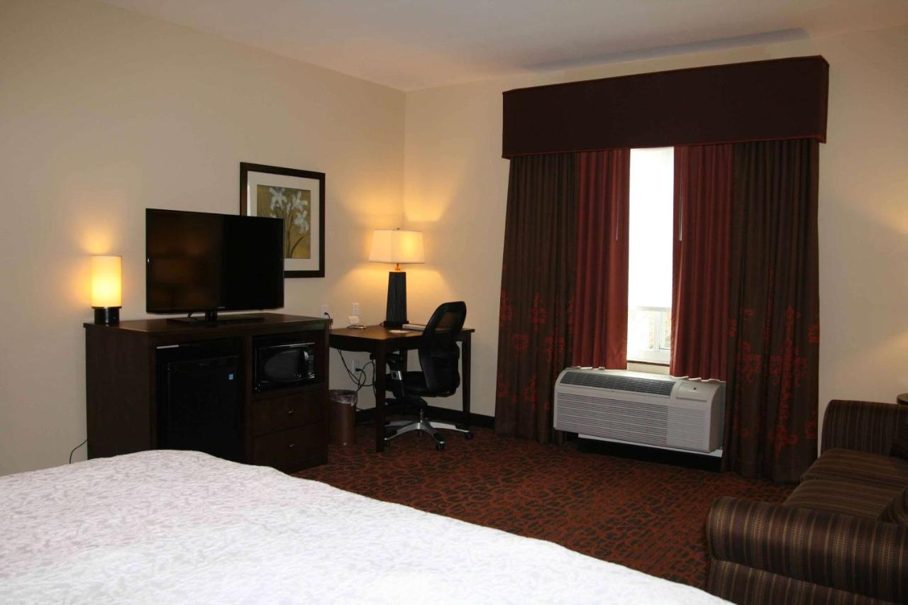 King Room with Sofa Bed - Non-Smoking at Hampton Inn Union City