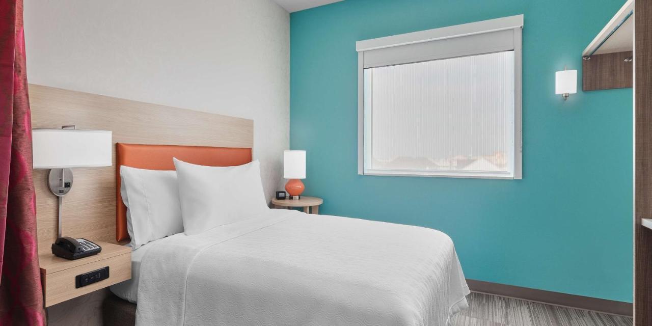 Queen Bed Studio - Hearing Accessible - Non-Smoking at Home2 Suites by Hilton Ocean City - Bayside, MD