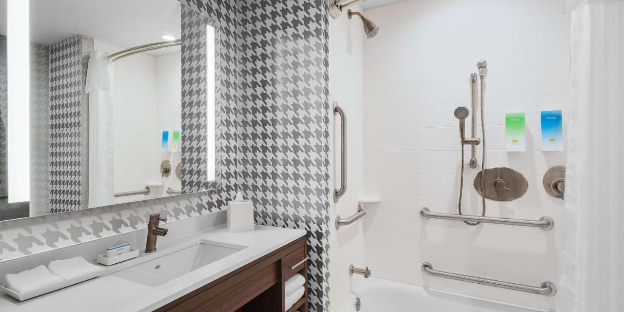Queen Bed Studio - Mobility/Hearing Accessible - Non-Smoking at Home2 Suites by Hilton Ocean City - Bayside, MD