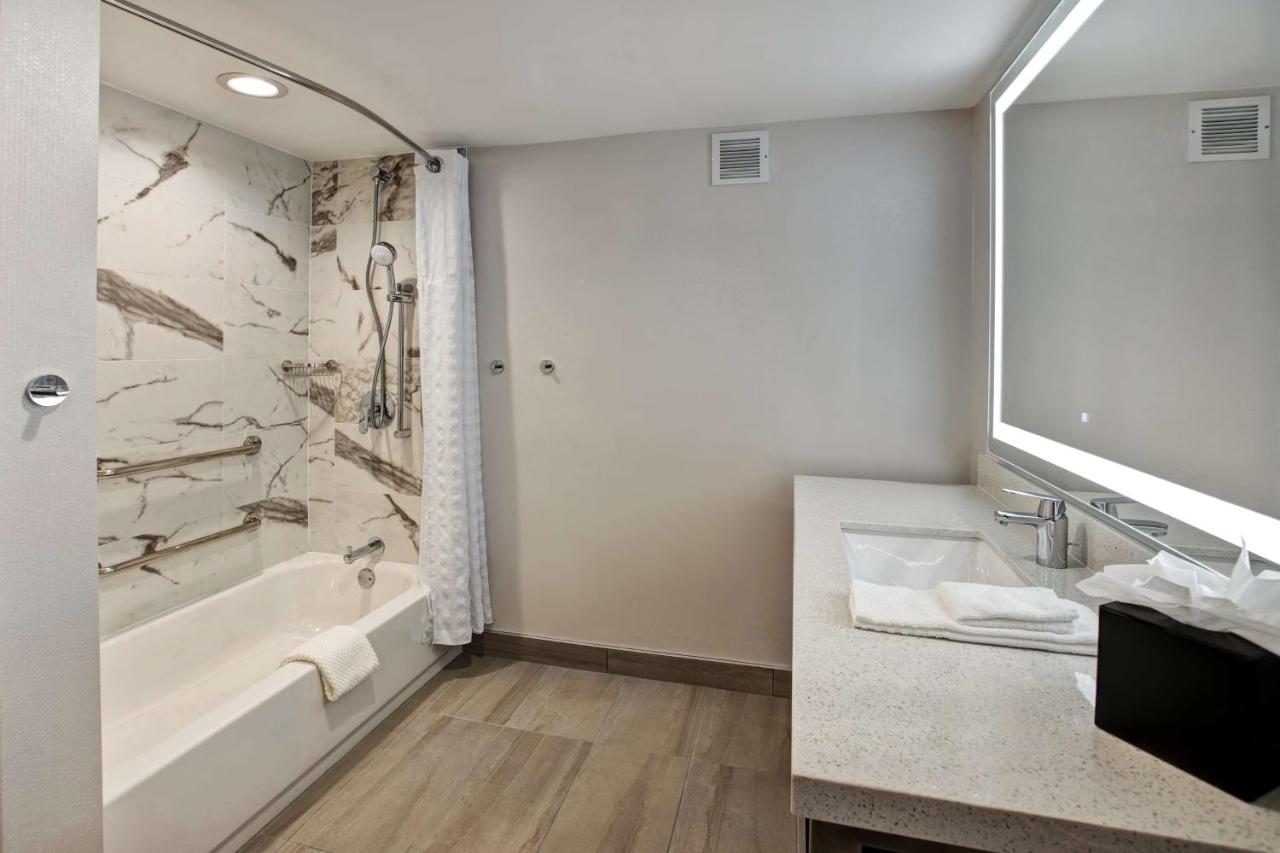 Suite with Mobility/Hearing Access - Non-Smoking at Embassy Suites by Hilton Oklahoma City Northwest