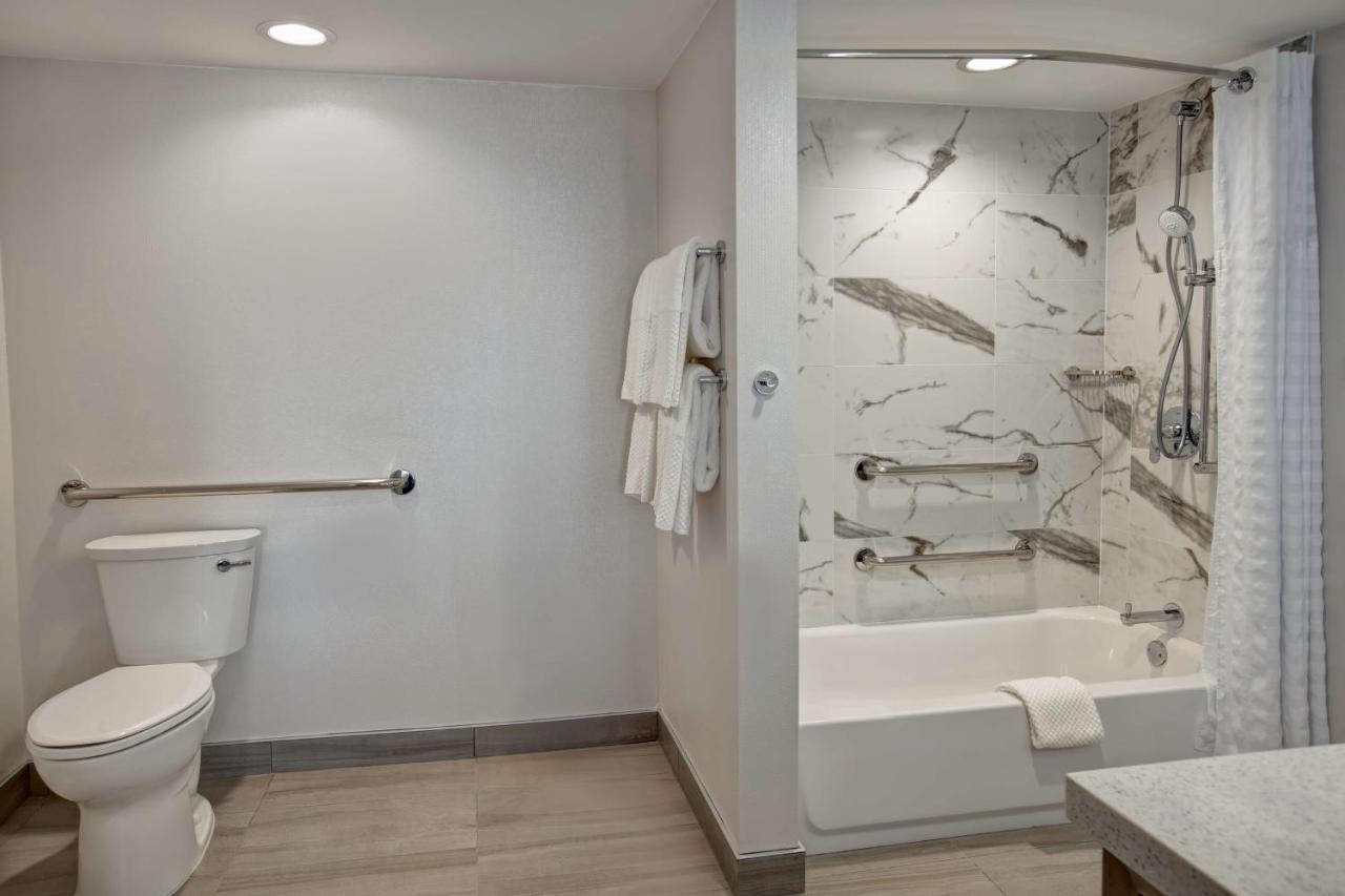 Suite with Mobility/Hearing Access - Non-Smoking at Embassy Suites by Hilton Oklahoma City Northwest