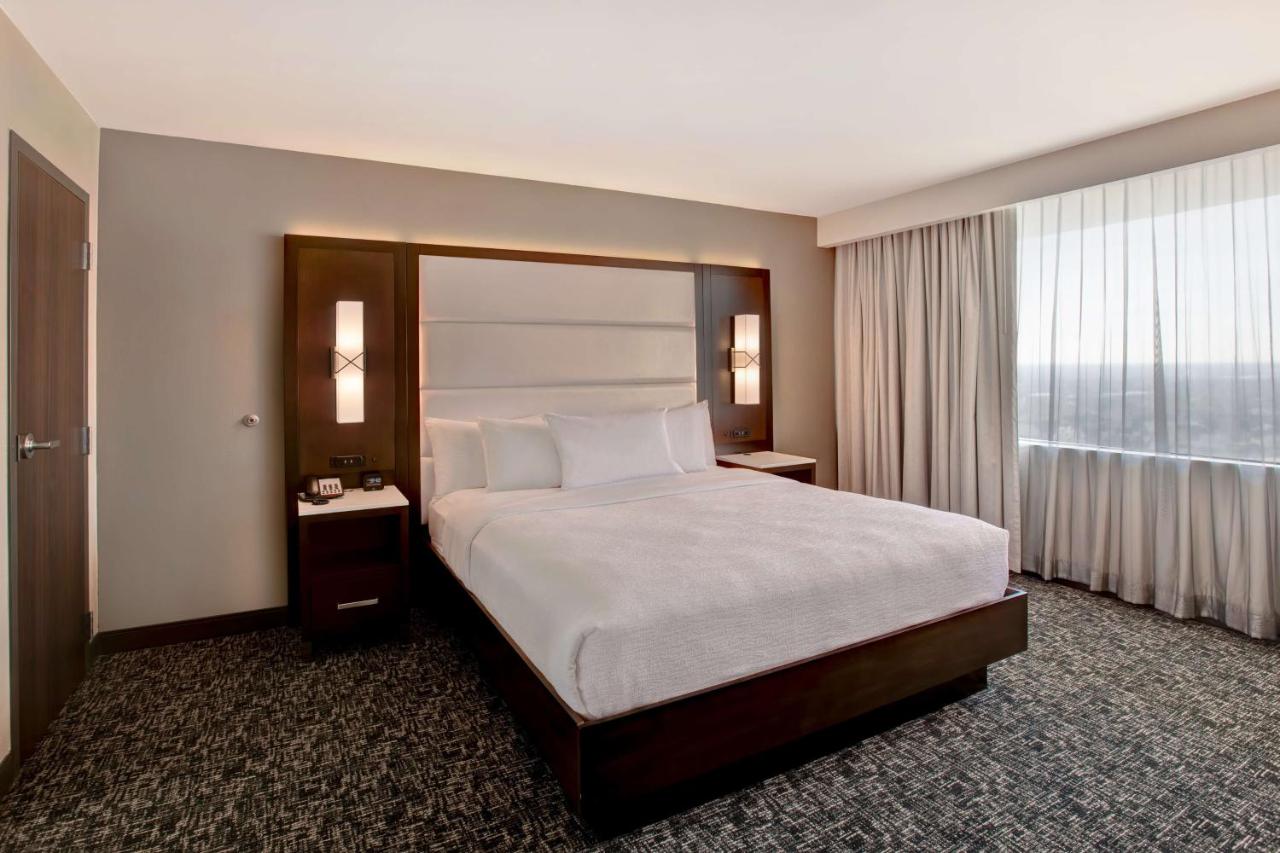 King Room with Bathtub - Mobility/Hearing Accessible at Embassy Suites by Hilton Oklahoma City Northwest