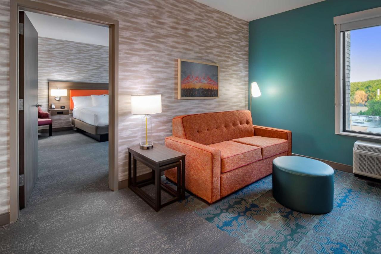 One-Bedroom King Suite - Non-Smoking at Home2 Suites by Hilton Omaha I-80 at 72nd Street, NE