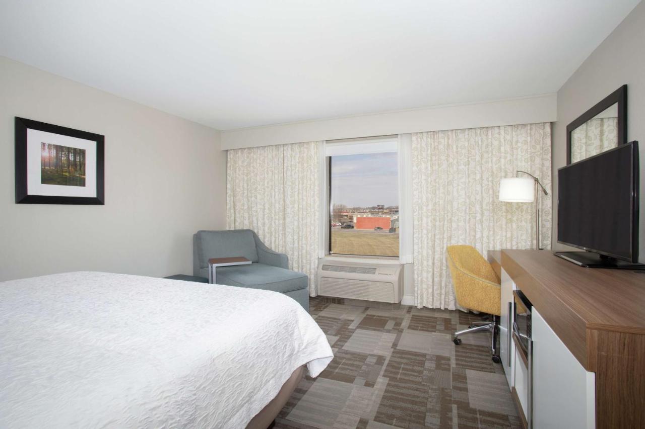 King Room - Non-Smoking at Hampton Inn Bellevue