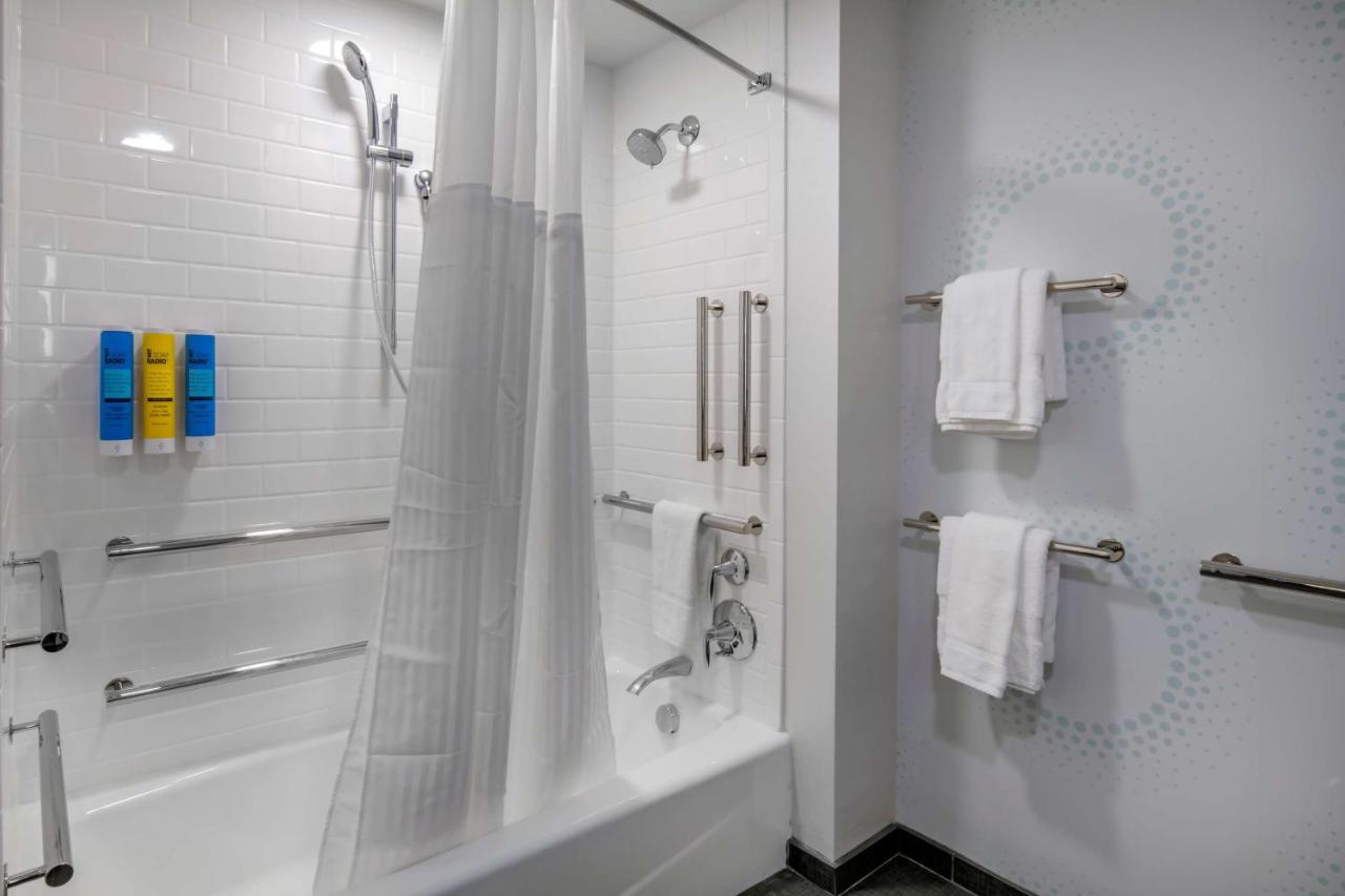 King Room - Hearing Accessible at Tru By Hilton Omaha I-80 at 72nd Street, NE