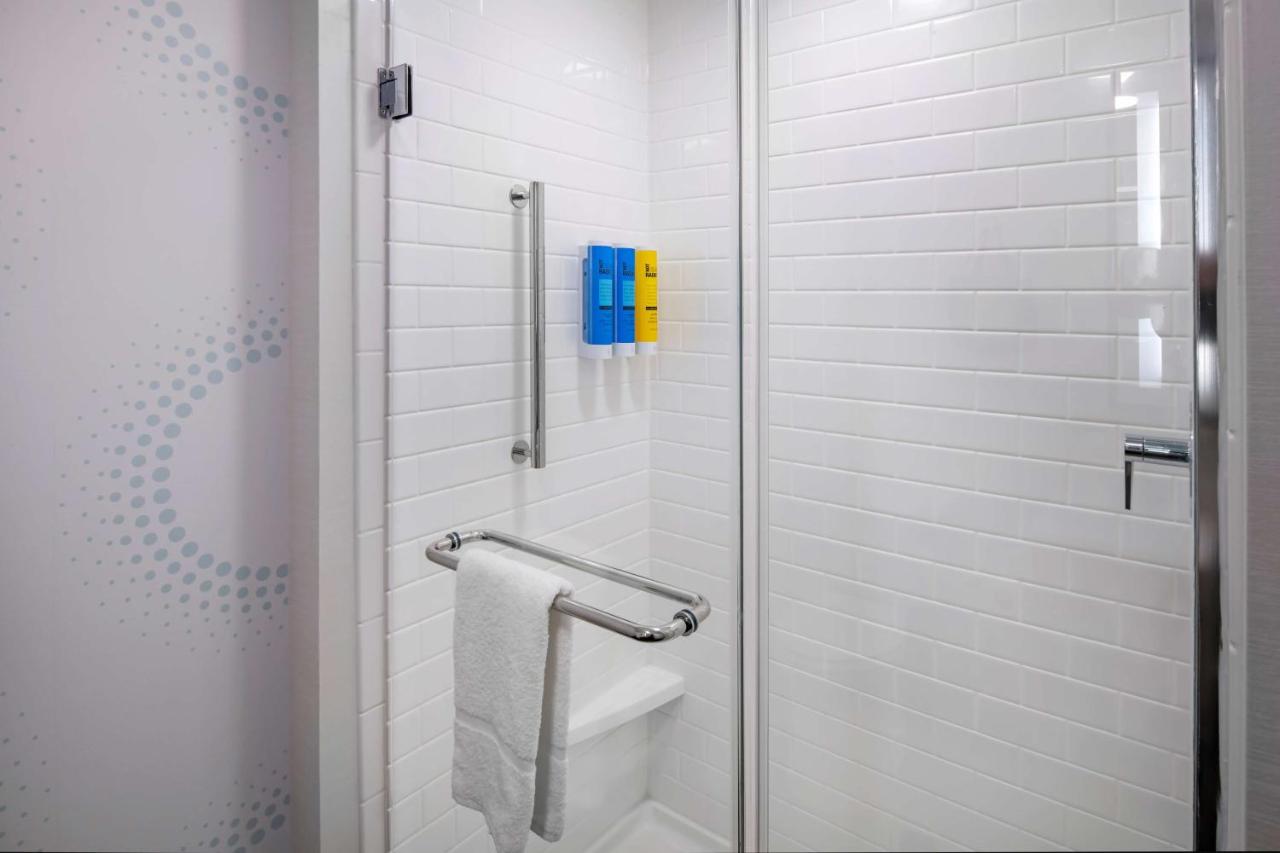 King Room - Hearing Accessible at Tru By Hilton Omaha I-80 at 72nd Street, NE