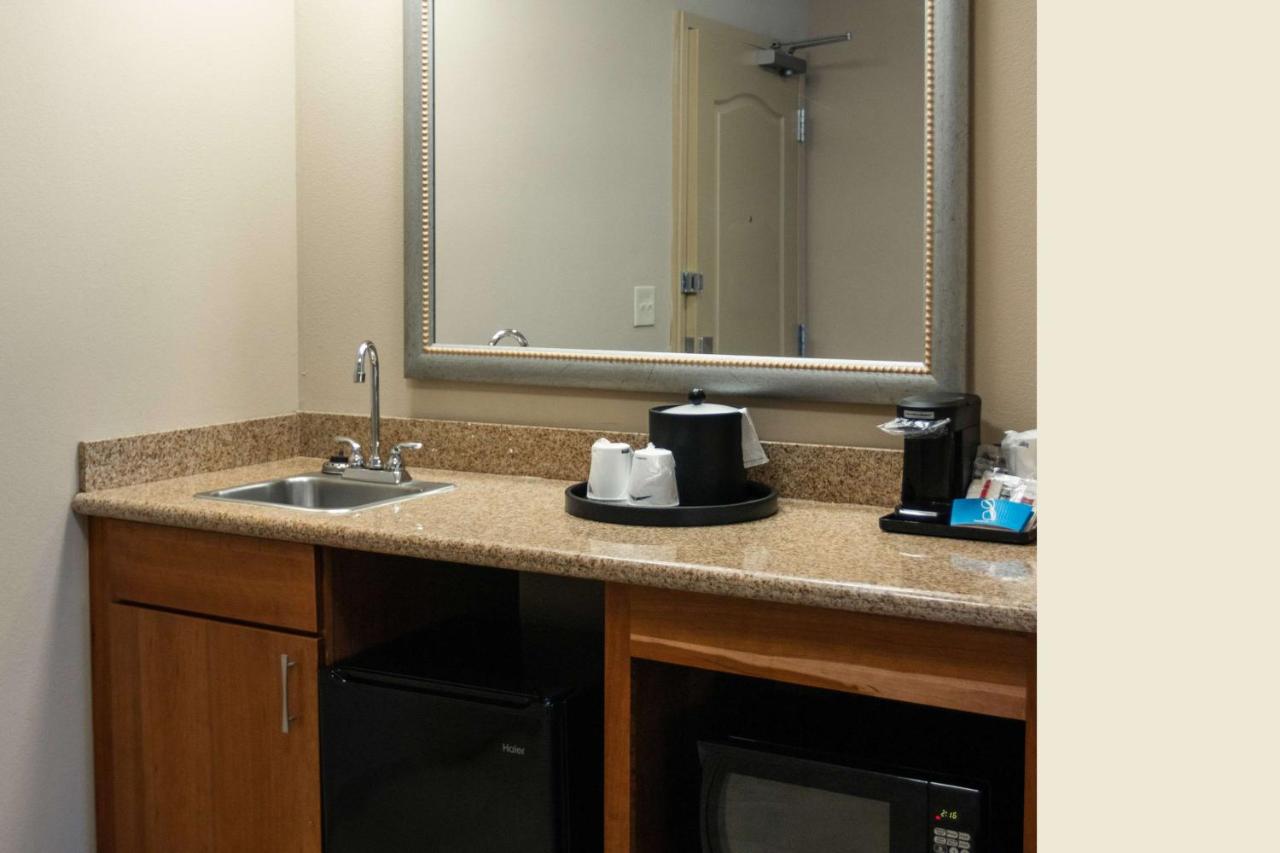 Queen Suite with Two Queen Beds at Hampton Inn Gloucester