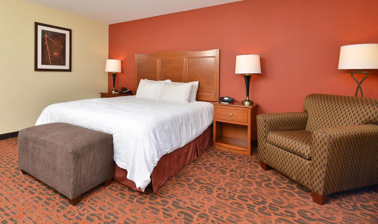 King Room - Disability Access/Non-Smoking at Hampton Inn Ottumwa