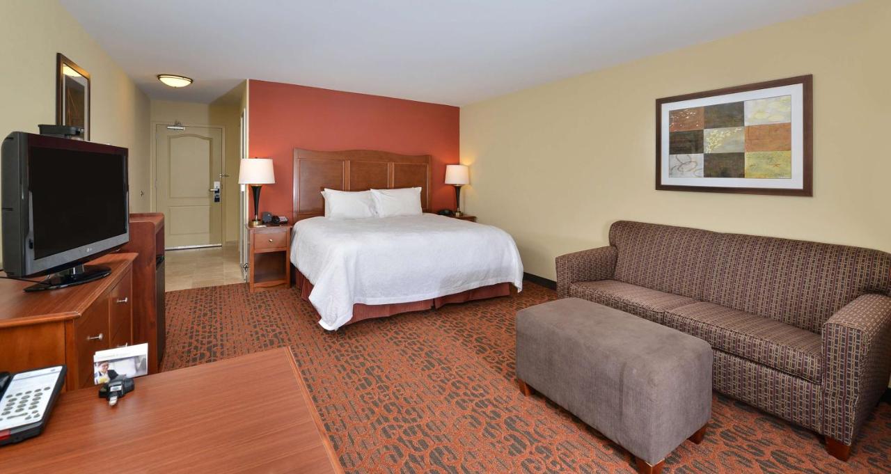 King Room with Sofa Bed at Hampton Inn Ottumwa