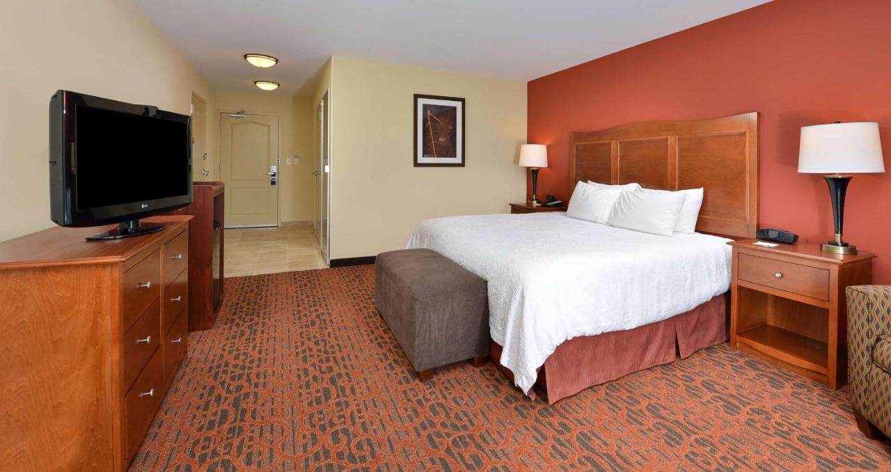 King Room - Disability Access/Non-Smoking at Hampton Inn Ottumwa