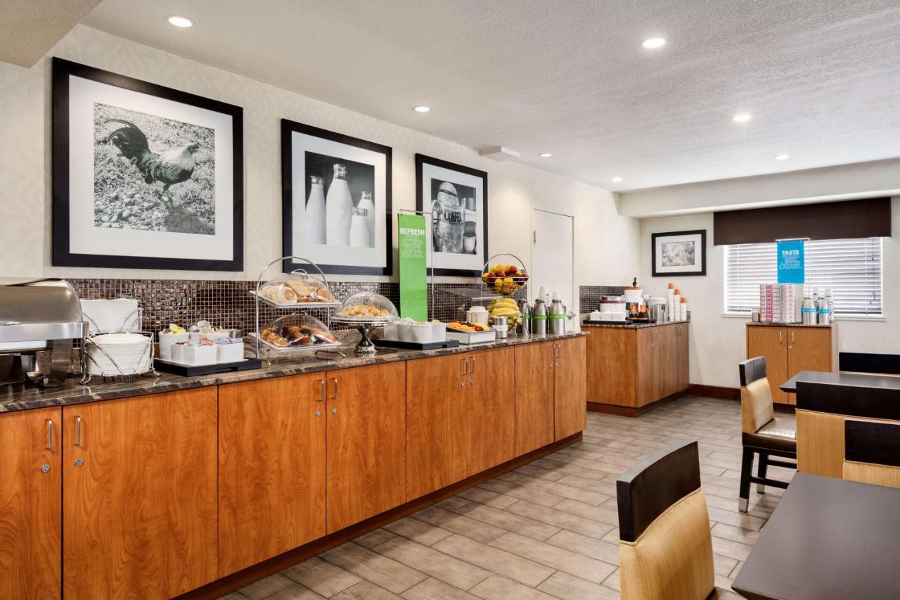 | Hampton Inn - Portland/Clackamas