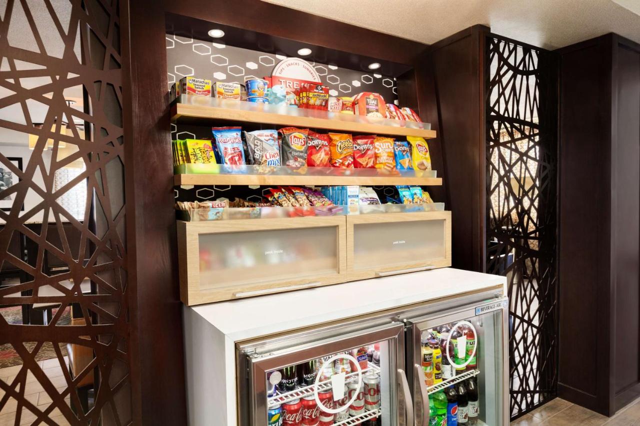 | Hampton Inn - Portland/Clackamas