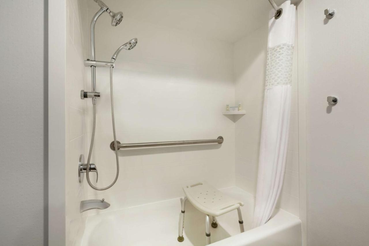 | Hampton Inn - Portland/Clackamas