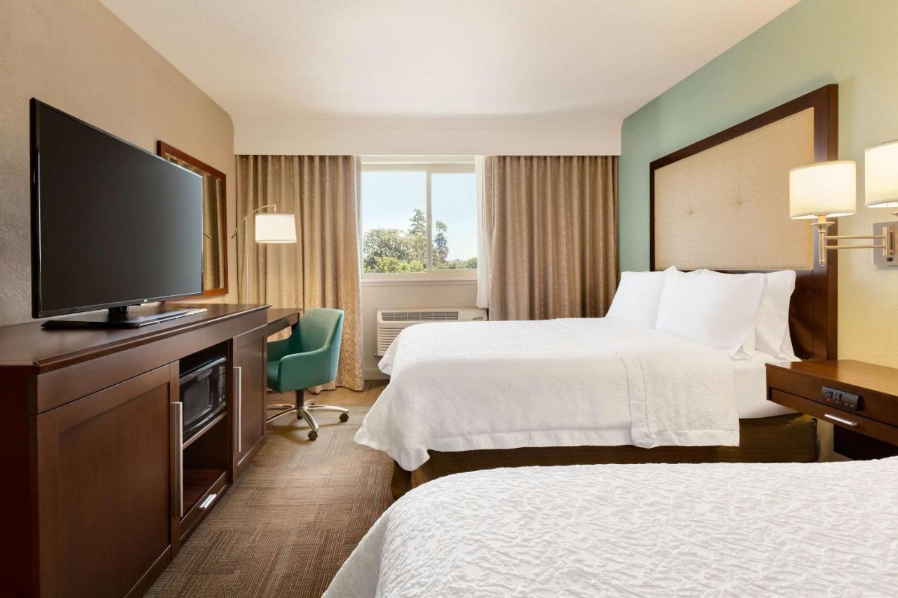 | Hampton Inn - Portland/Clackamas