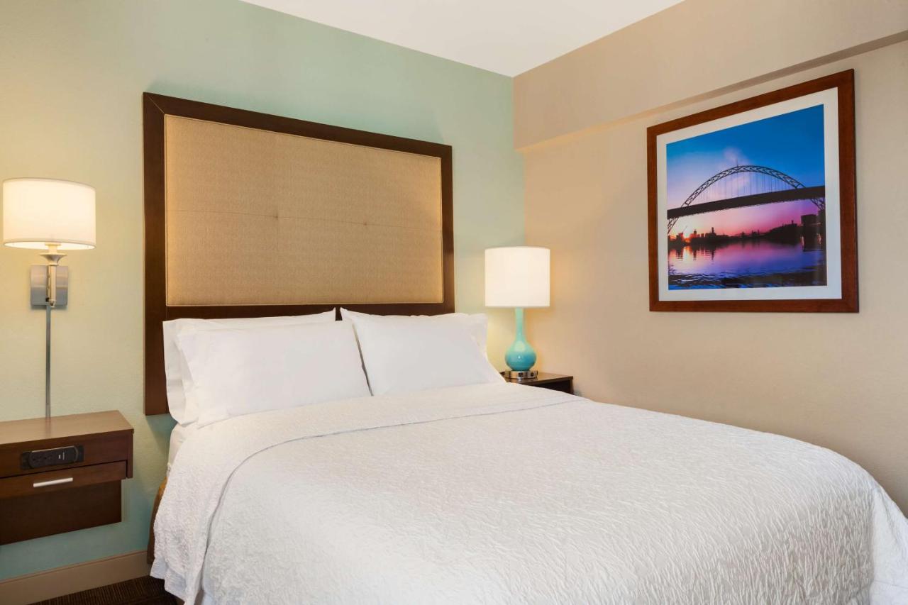 | Hampton Inn - Portland/Clackamas