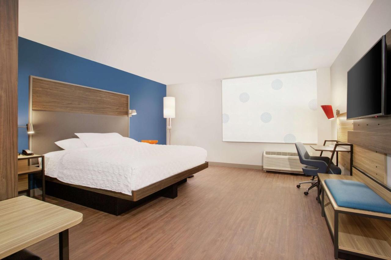 King Room with Bath Tub - Mobility Accessible at Tru by Hilton Audubon Valley Forge
