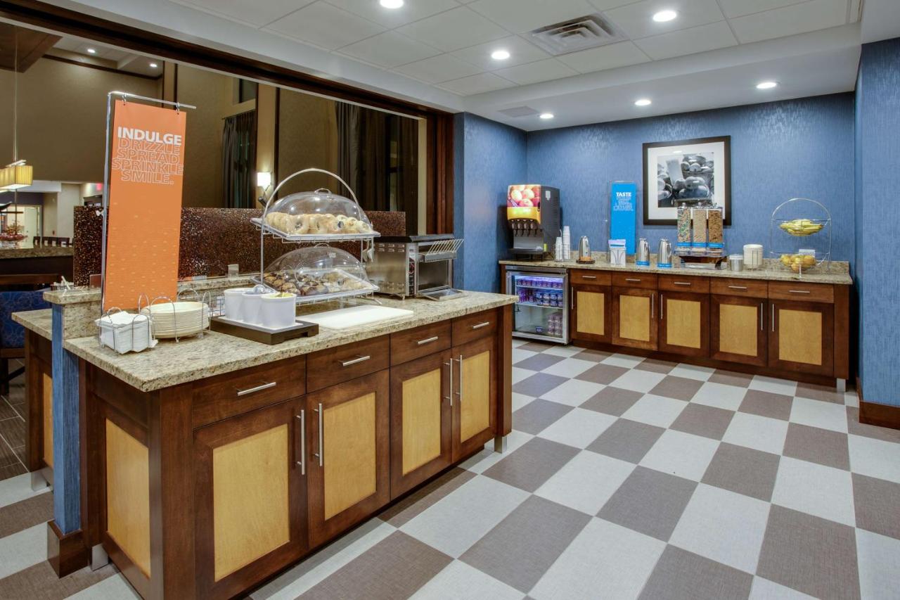 | Hampton Inn & Suites Philadelphia/Bensalem