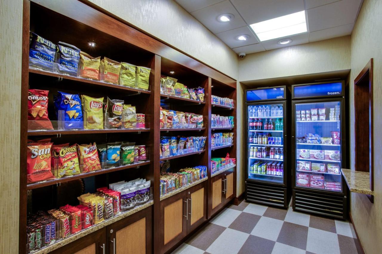 | Hampton Inn & Suites Philadelphia/Bensalem