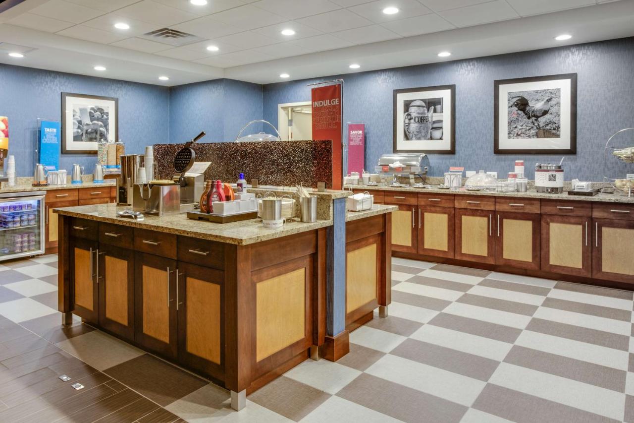 | Hampton Inn & Suites Philadelphia/Bensalem