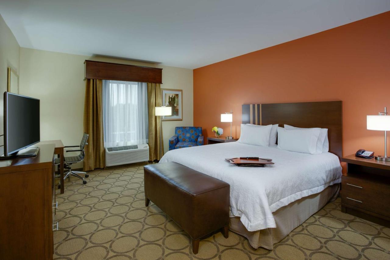 | Hampton Inn & Suites Philadelphia/Bensalem