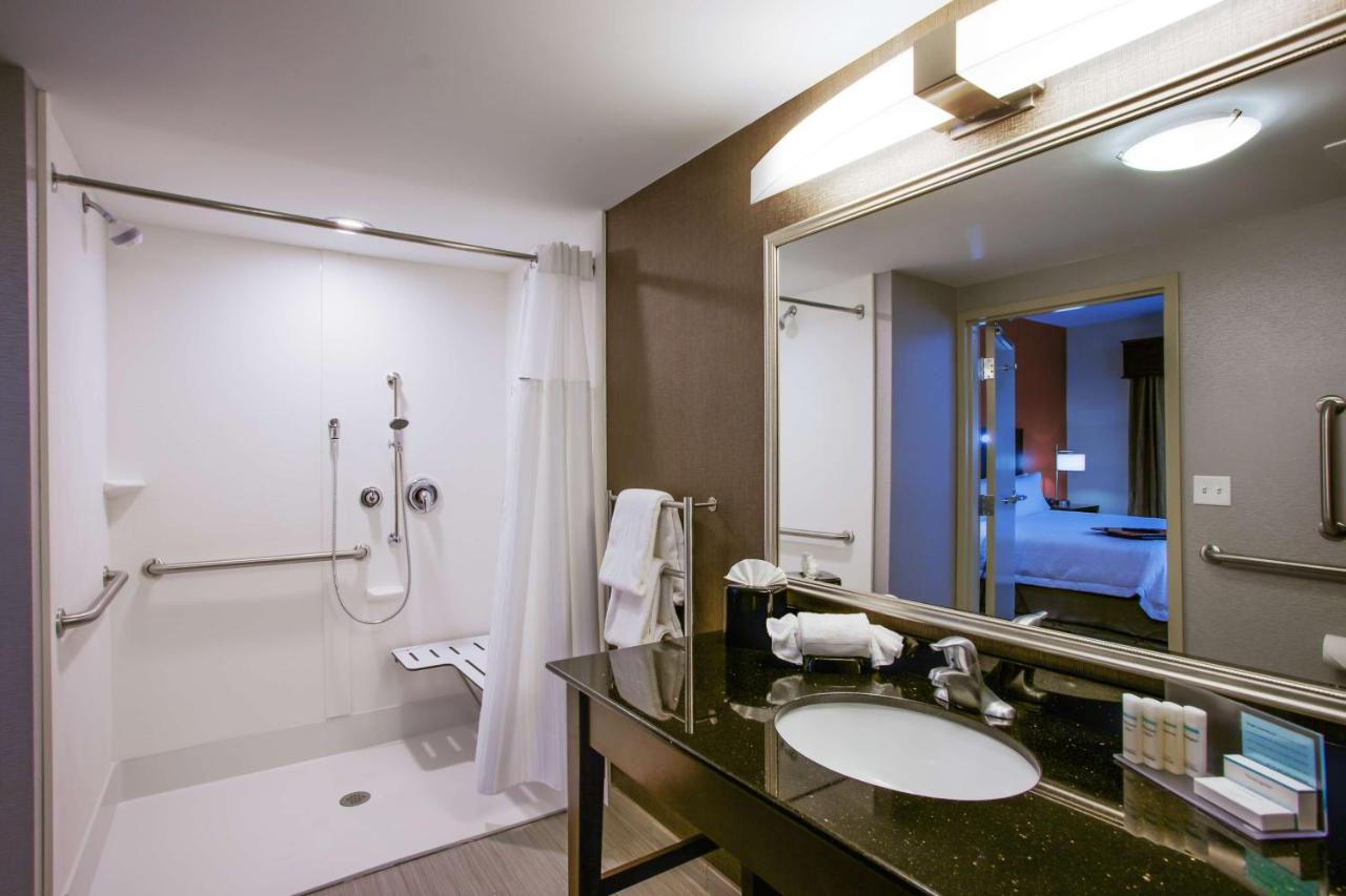 | Hampton Inn & Suites Philadelphia/Bensalem