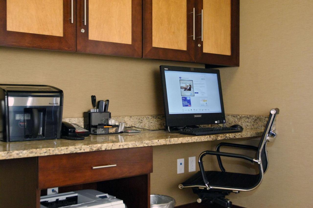 | Hampton Inn & Suites Philadelphia/Bensalem