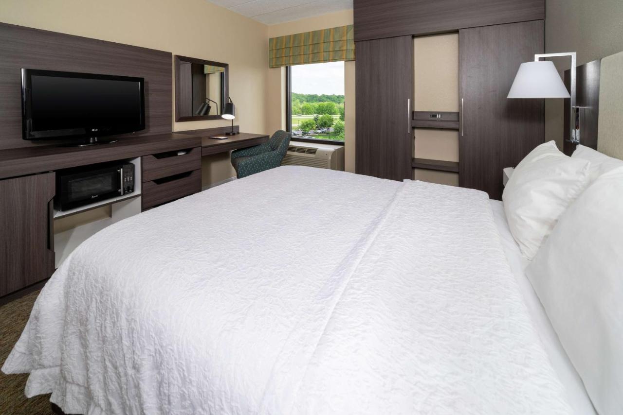 Queen Room with Two Queen Rooms - Non-Smoking at Hampton Inn & Suites Valley Forge/Oaks